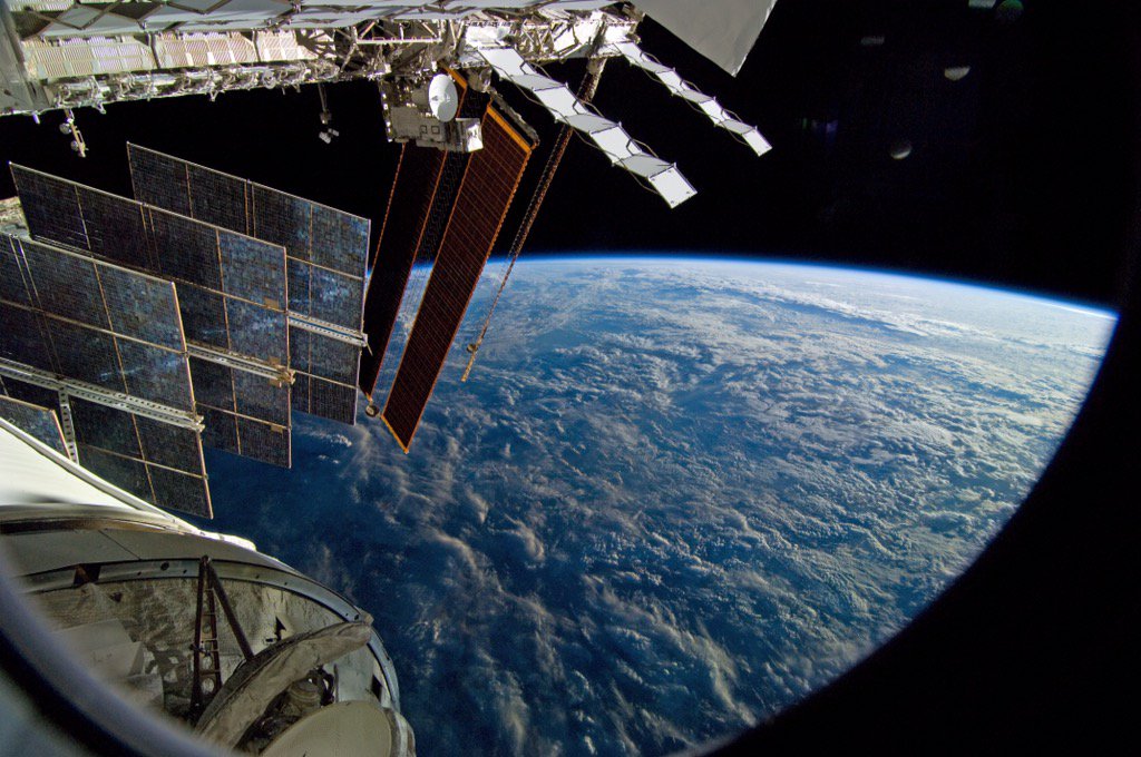 Astro_Jeff's tweet photo. Back on the net and heading to @Space_Station again in March. I look forward to taking you on the journey! https://t.co/wnvNPwh5w3