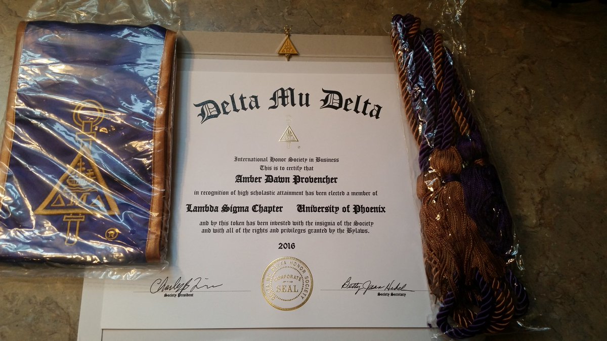 amberdawn_136's tweet photo. It's official! I can't believe it!!!
#deltamudelta #uop https://t.co/nt2Vtlw8BE