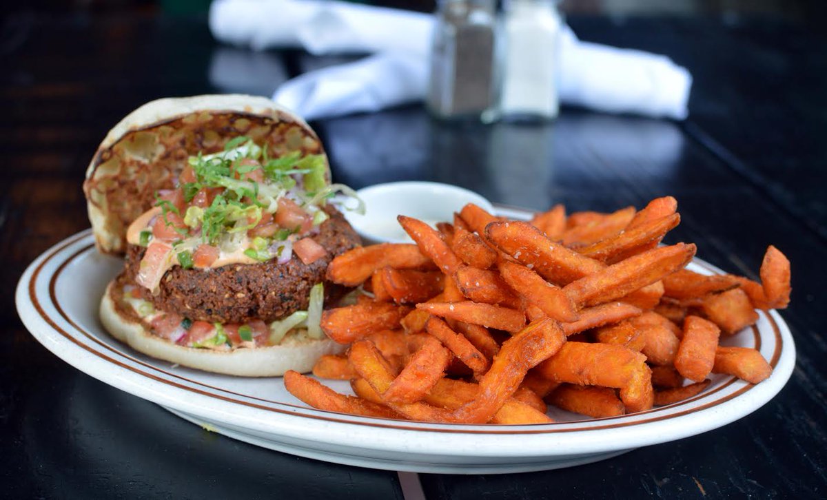 fiddlesticksPub's tweet photo. #Falafel #Burger At #fiddlestickspub #lunch #dinner #delicious #greenwichave https://t.co/otf1gWibUk