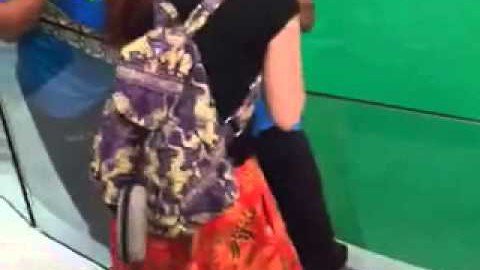 PhunkinOfficial's tweet photo. Dumb Tourist Attempts To Kiss A Python But Instead Gets Bitten Real Hard On Her Face
https://t.co/LcYToKNDDF https://t.co/J0VfcuRiFo