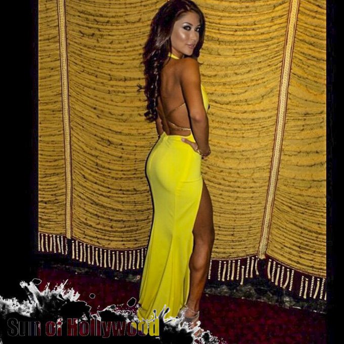 It's time to vote for your girl ! https://t.co/WZT89aI9dr #ringgirloftheyear ? https://t.co/DursT1jH