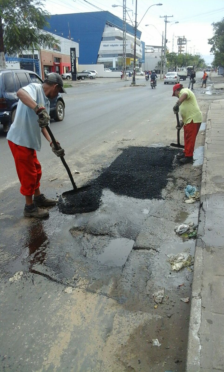 AsuBacheando's tweet photo. @rpcpy @780AM @Carlosmperalta @AsuncionMuni    La Dirección de Vialidad trabaja en el plan de emergencia vial. https://t.co/oRnoRa52Hn