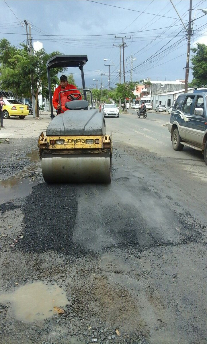 AsuBacheando's tweet photo. @rpcpy @780AM @Carlosmperalta @AsuncionMuni    La Dirección de Vialidad trabaja en el plan de emergencia vial. https://t.co/oRnoRa52Hn