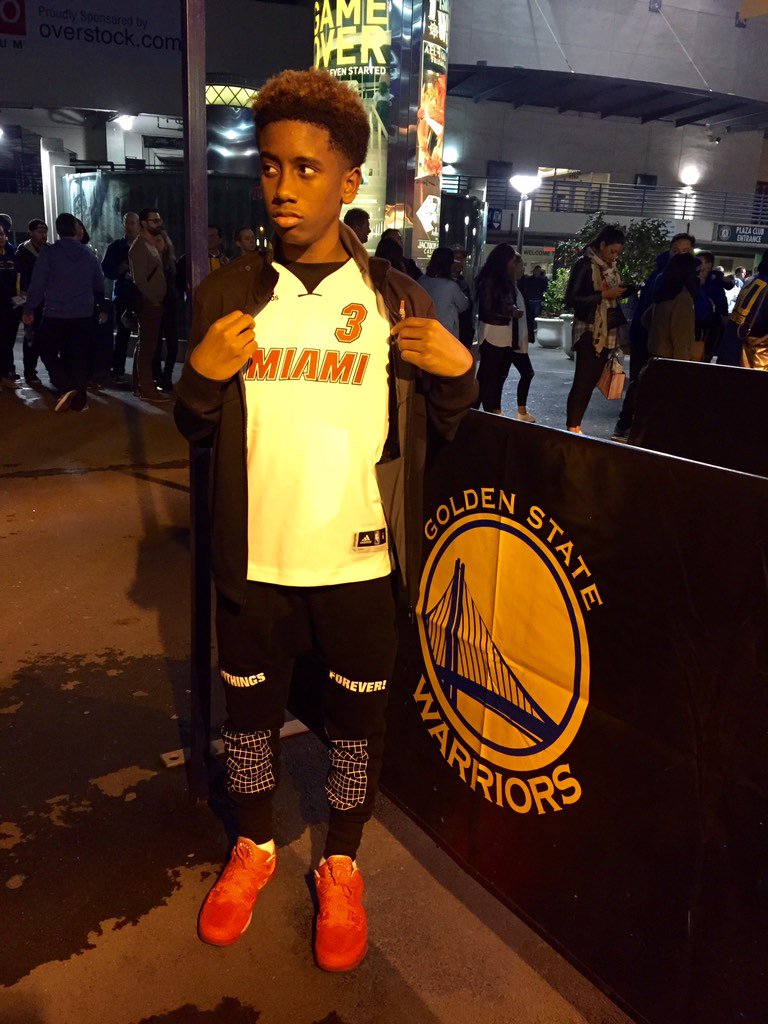 KQCares's tweet photo. Repping the home team @MiamiHEAT in Oakland @DwyaneWade at Warriors game #thankful #blessed #travel https://t.co/PqxUbng71M