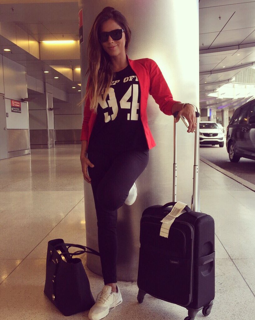 fiorealzamora's tweet photo. En Miami Mamiiiii!!!! Xq acá también se viene a trabajar! Pronto novedades para nosotras! 👌🏻 https://t.co/GyEdXXVQBE