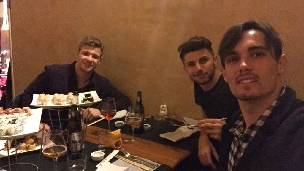 GabMarchegiani's tweet photo. Sushi coi fratelli @35dondo 🙄 https://t.co/1Cv8xO9MBp