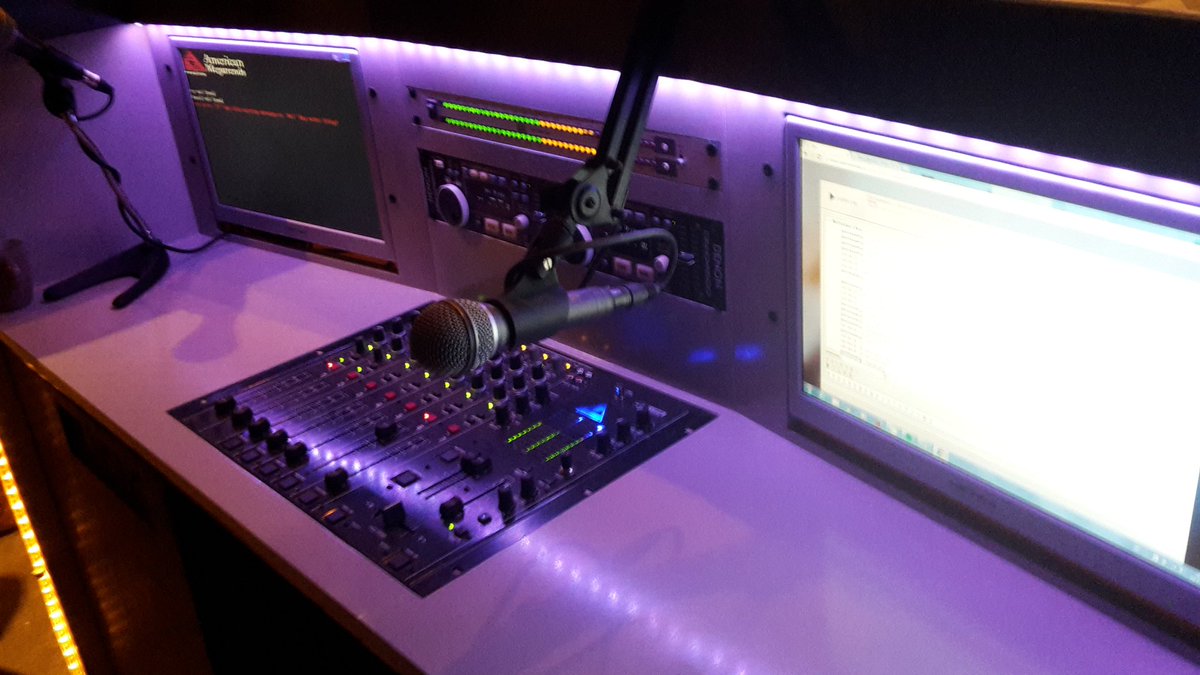 StudioECnl's tweet photo. Verbouwing klaar. Morgenavond van 19.00u #studioECnl @RadioReestdal luister mee https://t.co/uJ3obpb9Hw