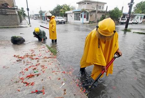 FranklinGSolis's tweet photo. Mantener limpias nuestras calles evita peligro de inundaciones. #GeneracionResponsable #Cozumel #SiguemeYTeSigo https://t.co/jyeLCSAuk4