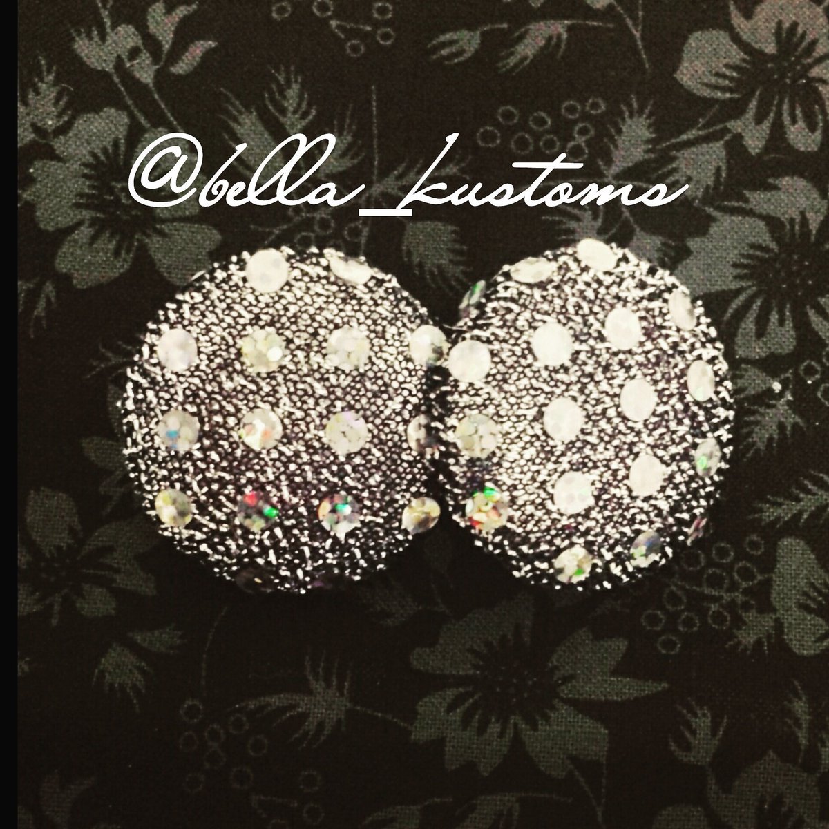 bella_kustoms's tweet photo. #buttonearrings #earrings #etsystyle #momslife #workflow#entrepreneur #supportsmallbusiness #shop #buy https://t.co/mK4fiApE1X