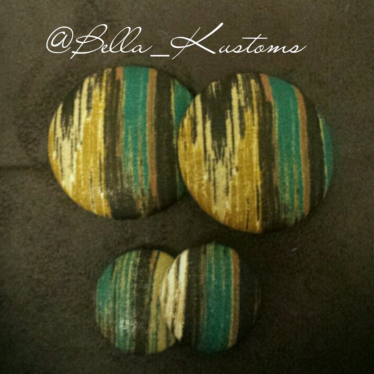 bella_kustoms's tweet photo. #buttonearrings #earrings #etsystyle #momslife #workflow#entrepreneur #supportsmallbusiness #shop #buy https://t.co/BihopF94Td