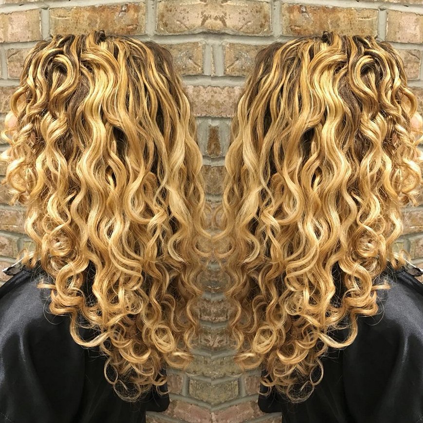 DevaCurl's tweet image. #DCOTD DevaColor Of The Day! Rachael Urrico working her #DevaColor #transformation magic bit.ly/200WSBW