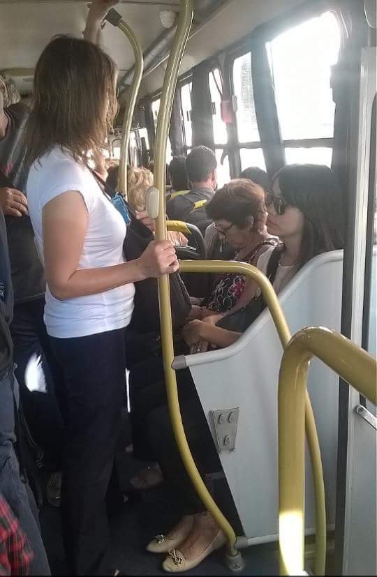 Miniita_ok's tweet photo. Cuando vez a lali en el colectivo jajajajaj https://t.co/83ThCkhVgR