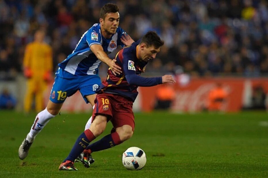 ActuFoot_'s tweet photo. Lionel Messi en 2016:

4 matches
5 Buts 
3 Passes décisives https://t.co/cc6kaXZRLZ