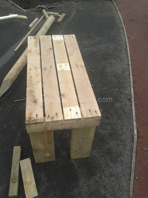 iRecyclart's tweet photo. Pallet Community Gardening : https://t.co/6TrE3HlGiY - #Garden #PalletBed #PalletStool https://t.co/hInhHaqeNa