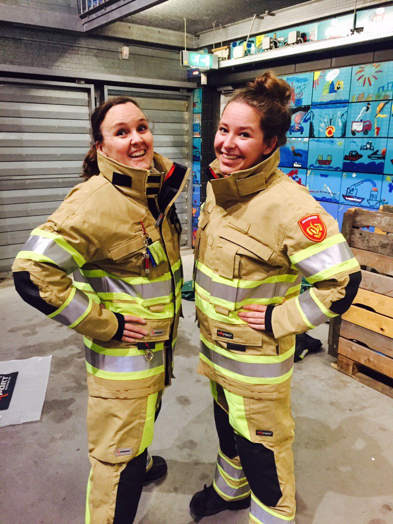 BrandweerHouten's tweet photo. Vanaf vanavond Brandweer Houten in het nieuw💪🏽🚒 #nieuwepakken #Houten @vrutrecht https://t.co/WW6klv9y7G