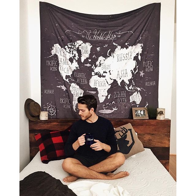 My new mattress is finally here and I don't wanna leave my bed. It's decided. I'm staying here for the rest of today