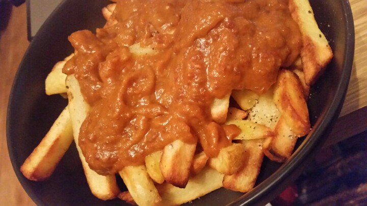 jayjayseetan's tweet photo. Let the carbfest continue, potato and nut salad aka chips n satay sauce #WhatFatVegansEat #vegan https://t.co/QYs3rjWiLm