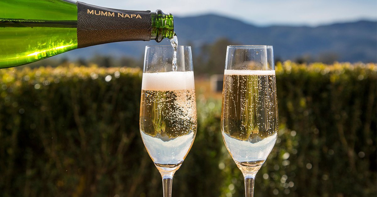 MummSparkling's tweet photo. Half full or half empty, #WineWednesday is always #BetterWithBubbles. https://t.co/0nKC23dL7L