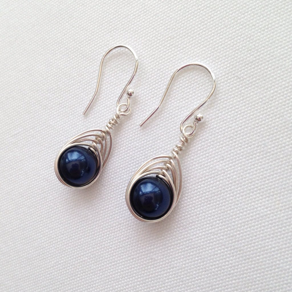 ChalsoJewellery's tweet photo. I love making jewellery to match your wedding colours! #navyandsilver #weddinghour https://t.co/gexH5yvLNh https://t.co/Z3r1nPEUXw