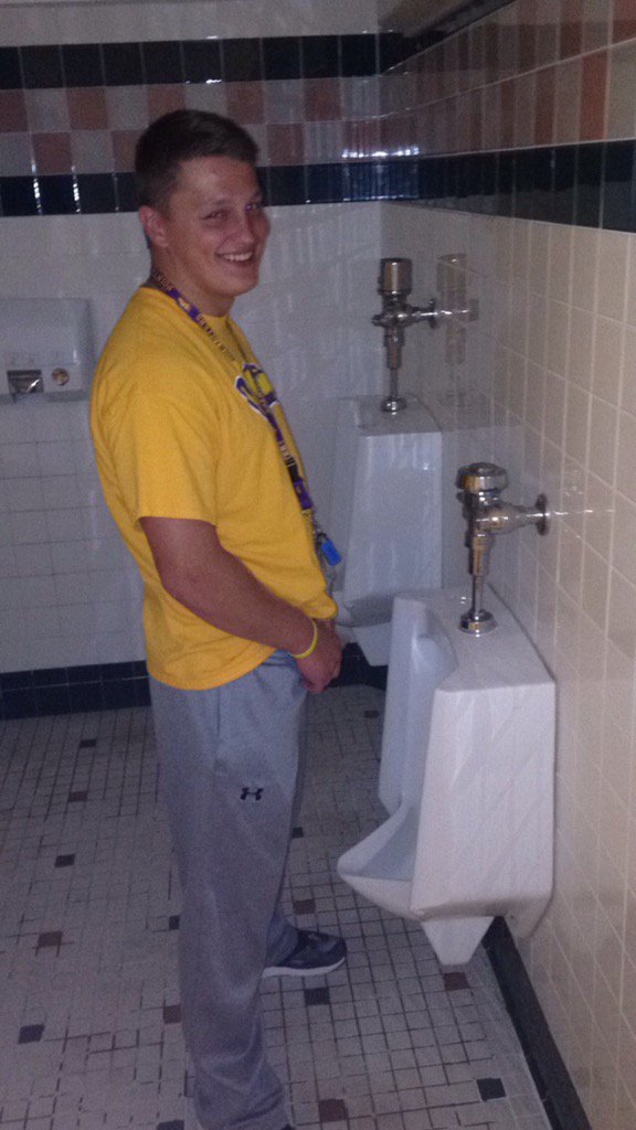 CDrazewski's tweet image. Happy birthday to my roommate @BKinowski I'll see ya soon pal 😎#bluesmoothies