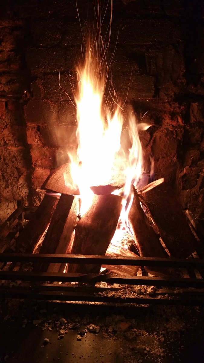 markinthetrees's tweet photo. Love a #fire in the #evening!! https://t.co/REoEPj6Ygv