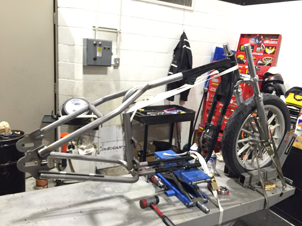 iandanielHD's tweet photo. Another cool build started #harleydavidson #sporty @tcbroschoppers https://t.co/Nns952FccO