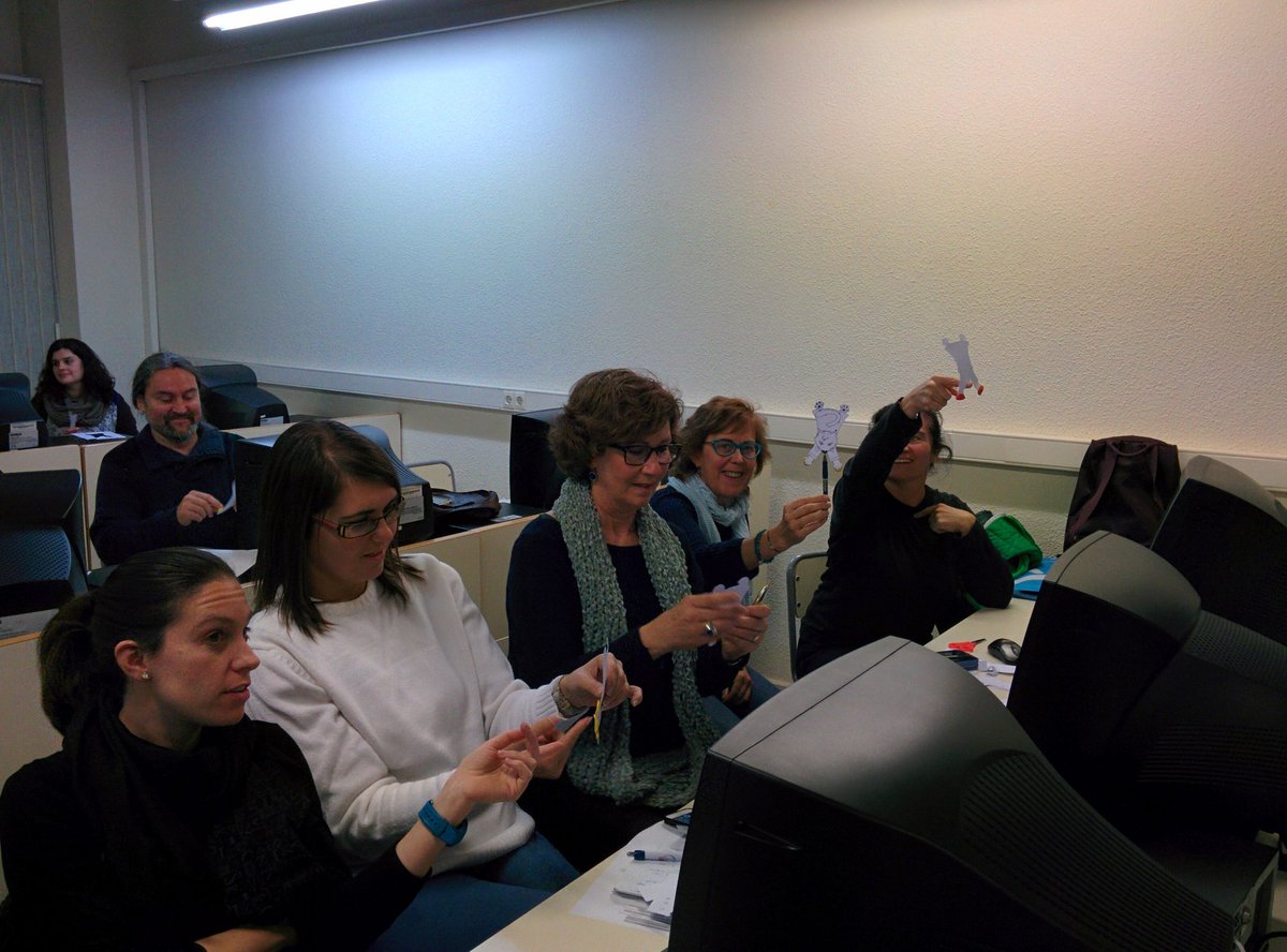 gatosconbatas's tweet photo. #cscefire Arrancando el curso de Juegos con Ciencia en Castellón. Momento equilibrista. https://t.co/WaaBoBWcdk