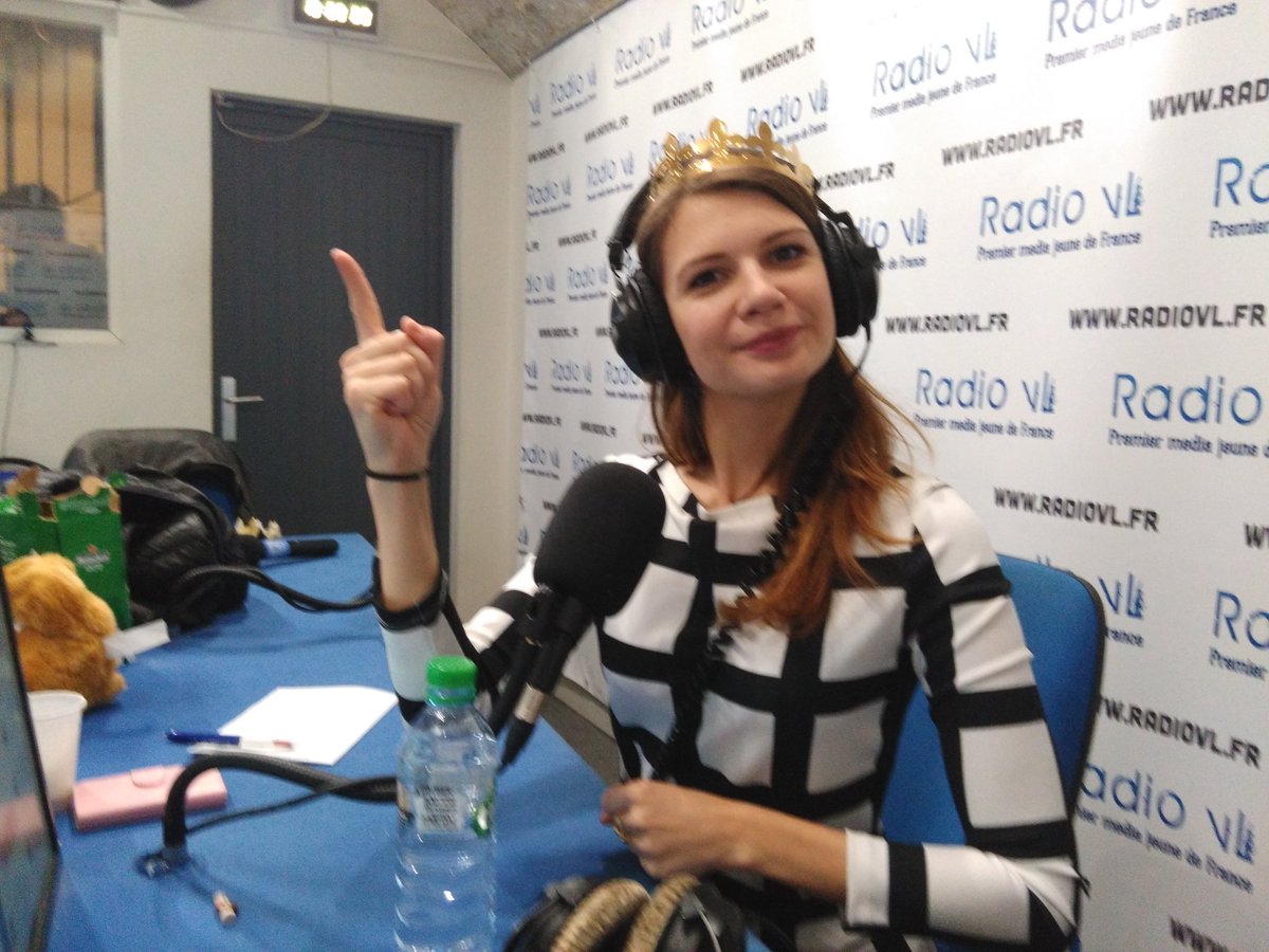 CaVaBrader's tweet photo. Alicia est la reine pour la dernière émission en ligne avec Romain Bergeot le photographe #CVB @radio_v_l https://t.co/t2ymoTKRlT
