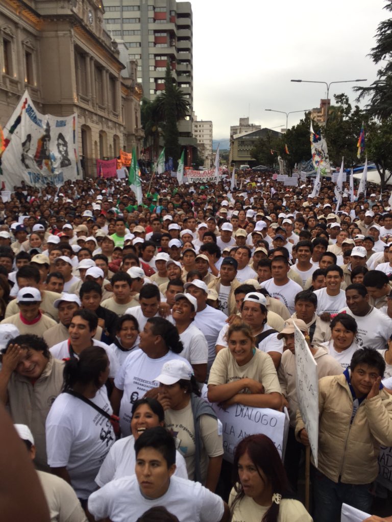 "Micrófono abierto para opinar si nos quedamos en la plaza o nos vamos antes de las 12" dice ahora <a href="/SalaMilagro/">Milagro Sala</a>