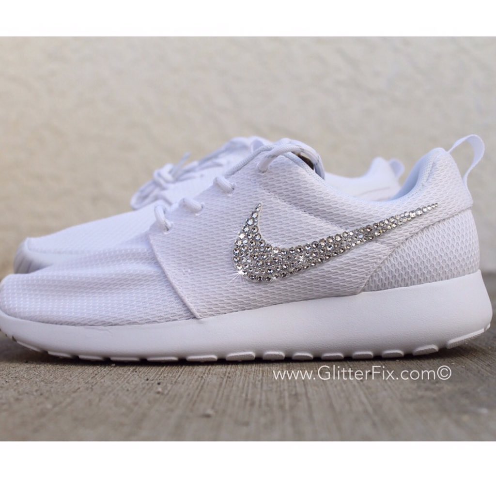 ShopGlitterFix's tweet photo. Custom Nikes with Swarovski Crystals✨
Available on https://t.co/lsejzd6cYD https://t.co/FJt1w3Sd3j