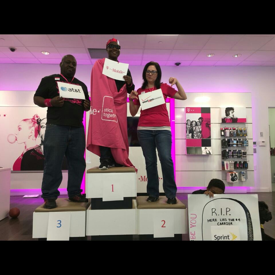 JasonMyb's tweet image. 2016 Valdosta/RIO , Sprint had to have their Seeing-Eye dog lead them to the podium! #BEYOU #UNCARRIER  @T-mobile