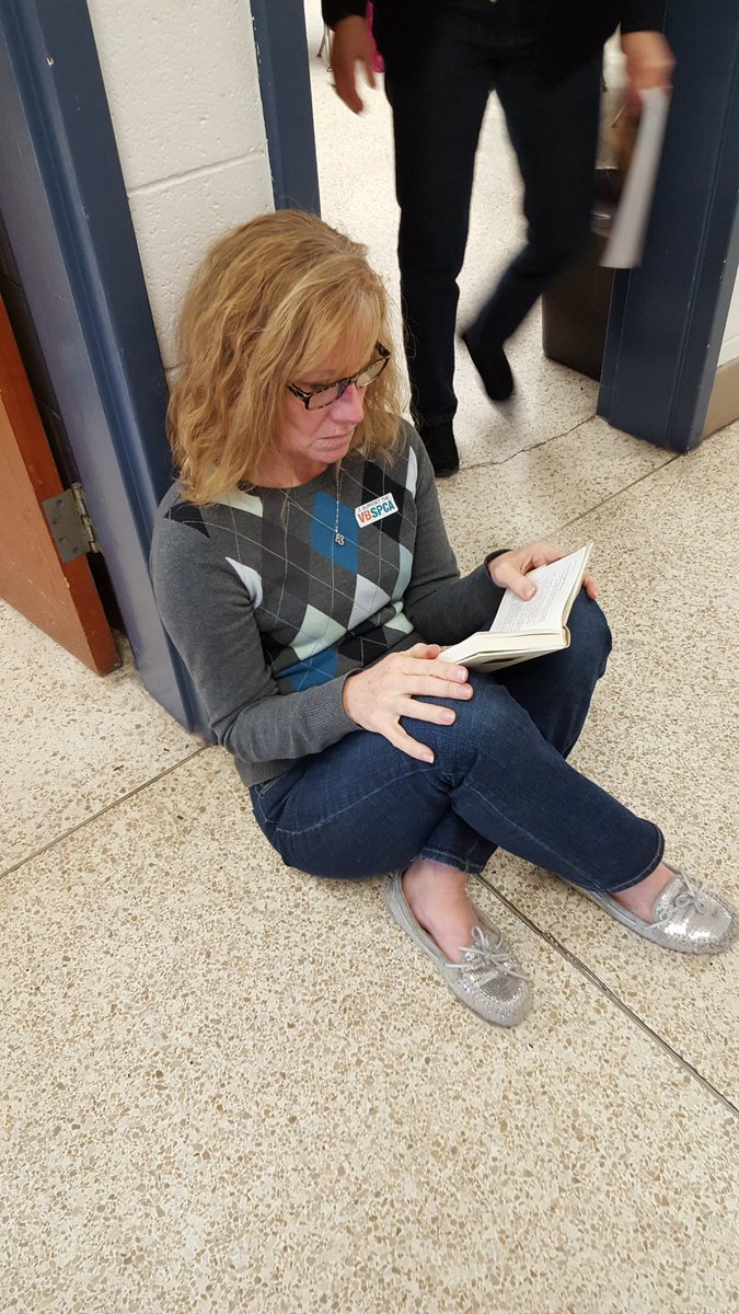 Kuhlvic's tweet photo. Look who we caught reading during DEAR @CentervilleVB #centervillevb https://t.co/fOEBUG4I35