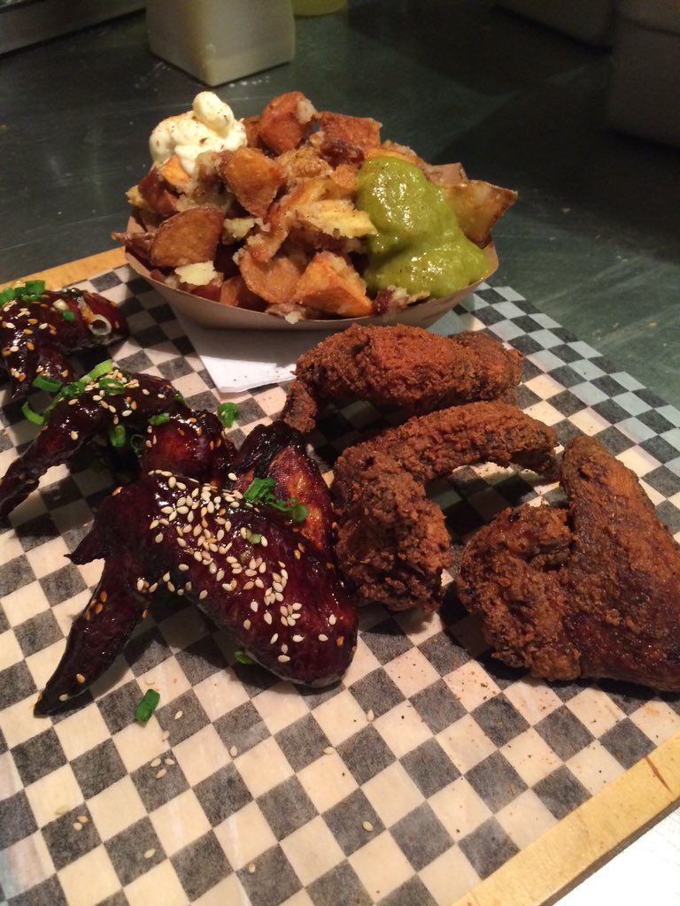Dguiolchef's tweet photo. Wet wang? Or dry wang? @zig green @pubbrewskey @Dguiolchef https://t.co/CZZe5C5LBE