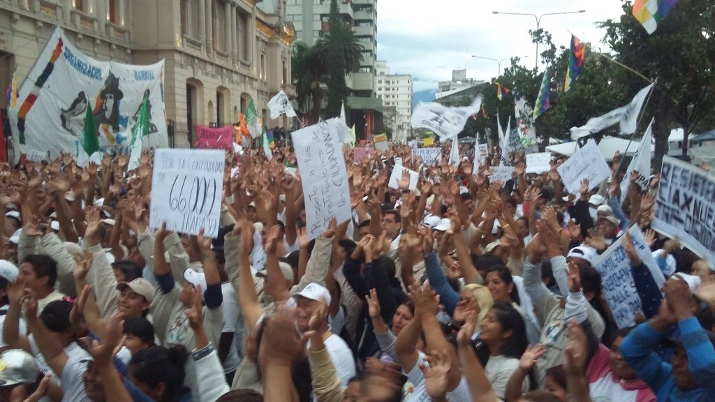 Por unanimidad la asamblea resuelve mantener el acampe