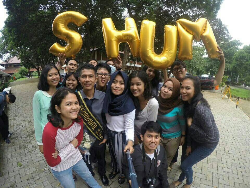 JIPUI2014's tweet image. Selamat Kak Febri atas S.Hum nya. Sukses terus kedepannya! Dari kami, 2014 :) @JIPUI2012