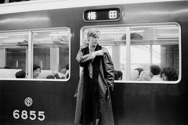 デヴィッド ボウイ様 その姿は 皆様の心の中に 永遠に 阪急電車と写った写真解説 Togetter デヴィッド ボウイ様 その姿は 皆様の心の中に 永遠に 阪急電車と写った写真解説 Togetter