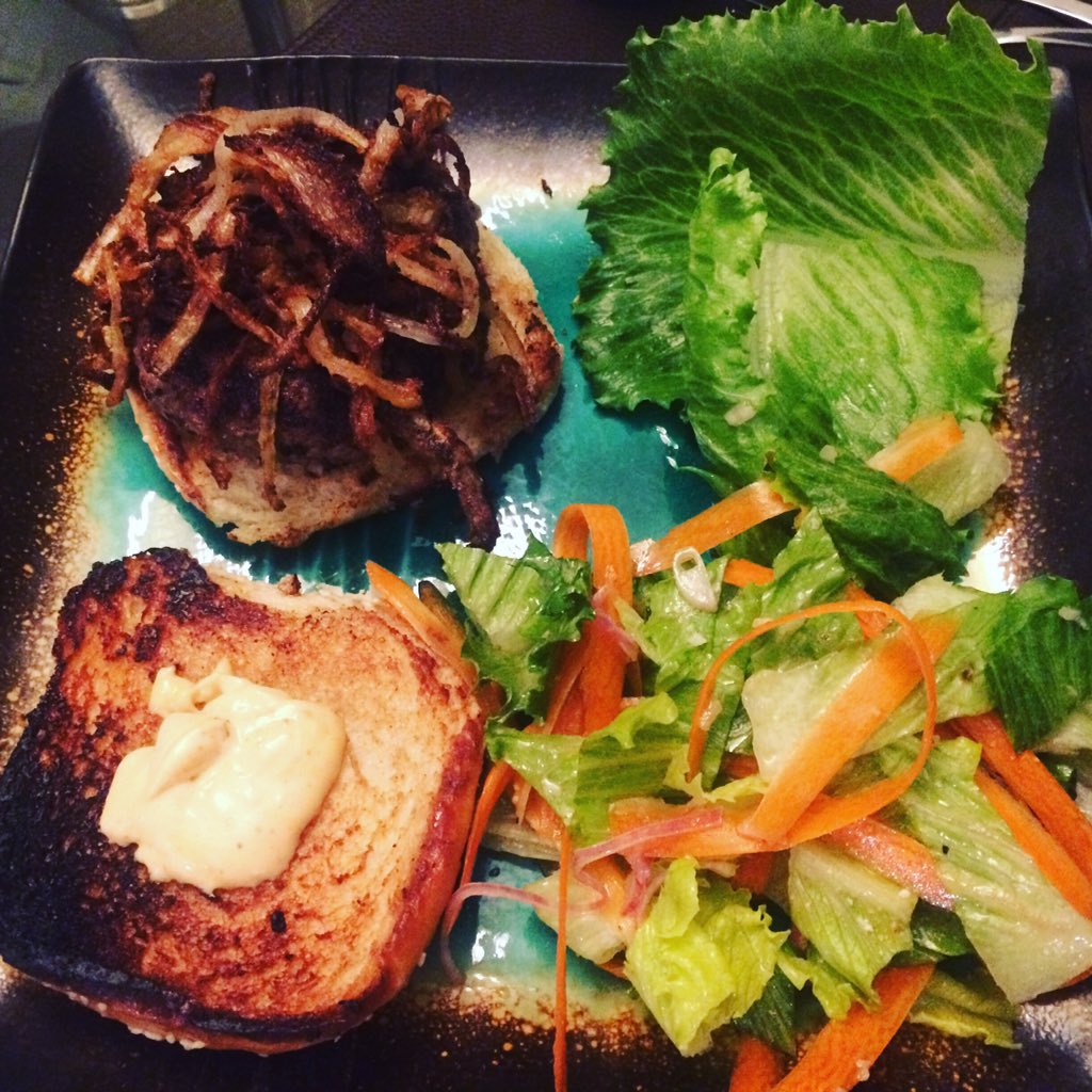 brianlinca's tweet photo. Juicy Lucy burgers #foodporn #homecooking @yalewestapts @blueapron #cheeseinside https://t.co/rNpZ8QGHlh