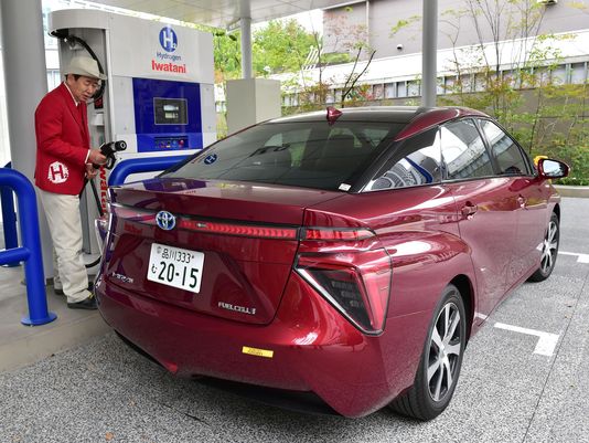 Toyota maintains commitment to fuel cells detroitnews.com/story/business…