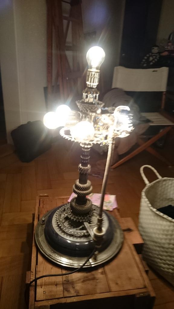 ArtistWorst's tweet photo. It's probably a time machine. #Art #artist #frypan #invention https://t.co/dusrOGP7hv