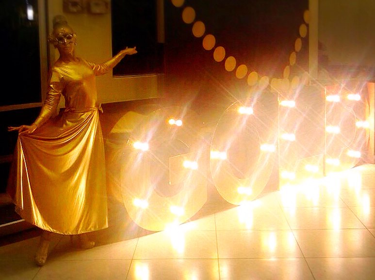 FoodLifeLoveSV's tweet image. esta noche @PizzaHutSV trae una sorpresa les dejamos un adelanto... Y por supuesto luego les contamos de que trata