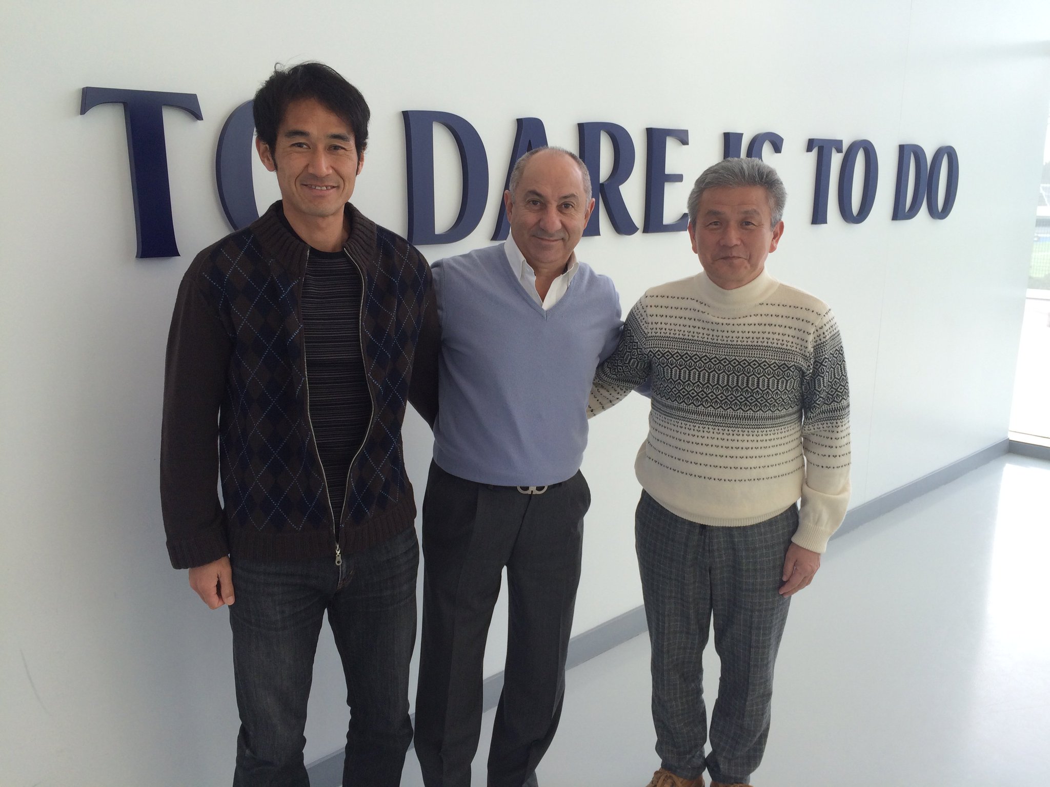 Tottenham Hotspur Spursjapan の元選手であり元監督のオズワルド アルディレス が今日 Jef United の唐井直ceoと元日本代表で現在u23コーチの斉藤俊秀さんにトッテナムのトレーニングセンターを紹介しました T Co