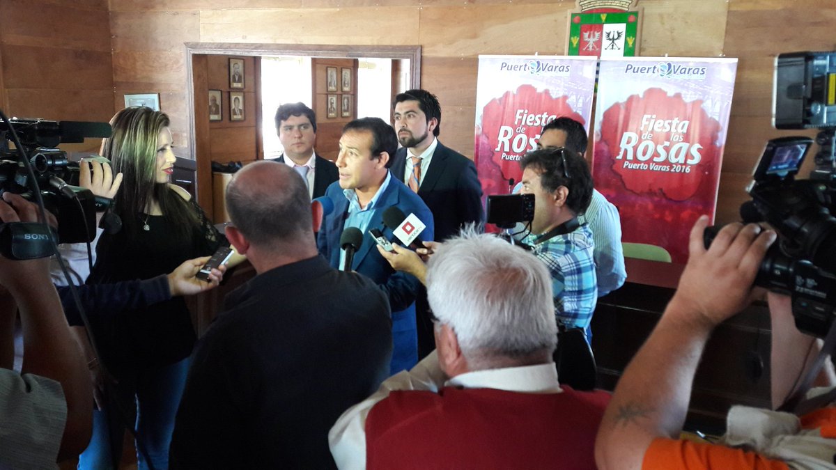 PtovarasTurismo's tweet photo. Lanzamiento Fiesta de Las Rosas #PuertoVaras 2016 |Del 5 al 14 Feb Invita Alcalde Berger @muniptovaras #VeranoAlegre https://t.co/mUsviCBy7h