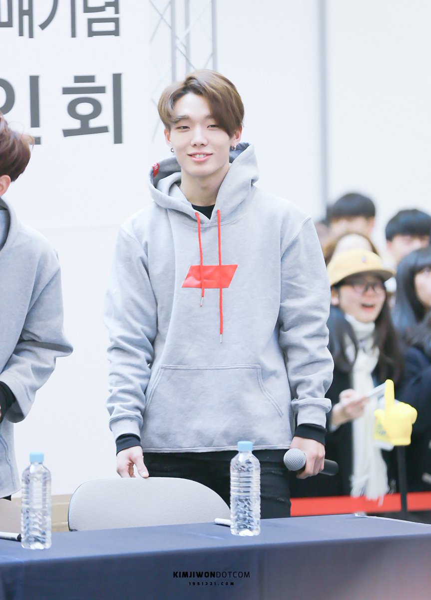 19951221_com's tweet photo. 160109 분당 팬사인회 HQ 9
#바비 #bobby #김지원 #iKON #김지원닷컴

토끼야 안뇽 ^ㅠ^ https://t.co/kn2DsfixY5