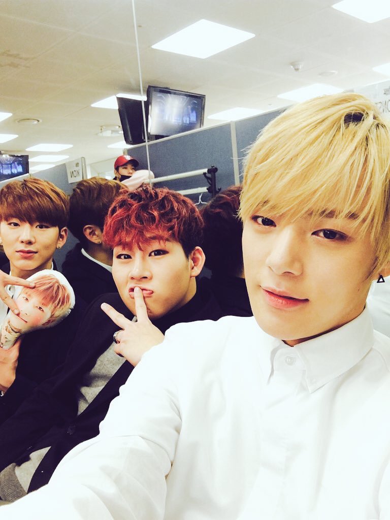 wayaku_'s tweet photo. @OfficialMonstaX [#ミニョク] 初めてするAMENのステージでとても緊張したけどべべ達の応援の声に本当に幸せで、自然と笑顔になれたよありがとう #クンと一緒に本番死守 https://t.co/Ujw8om7rjz