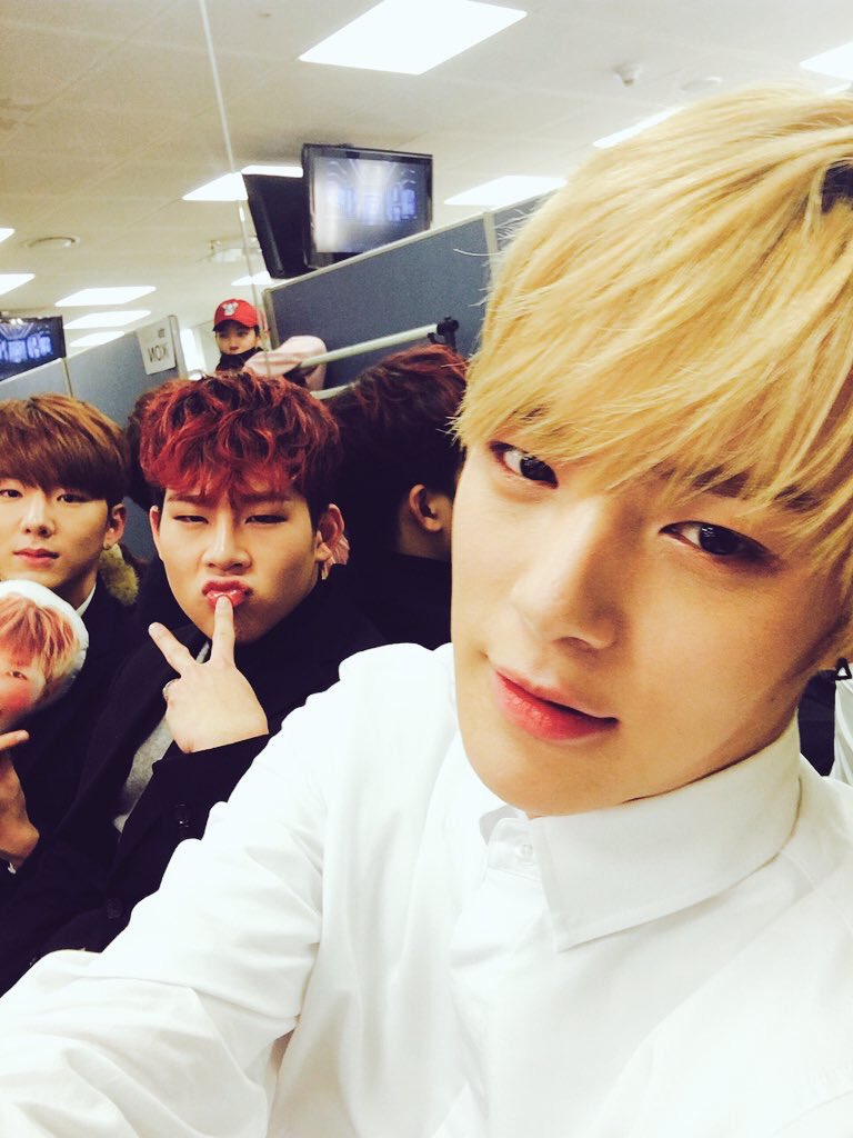 wayaku_'s tweet photo. @OfficialMonstaX [#ミニョク] 初めてするAMENのステージでとても緊張したけどべべ達の応援の声に本当に幸せで、自然と笑顔になれたよありがとう #クンと一緒に本番死守 https://t.co/Ujw8om7rjz