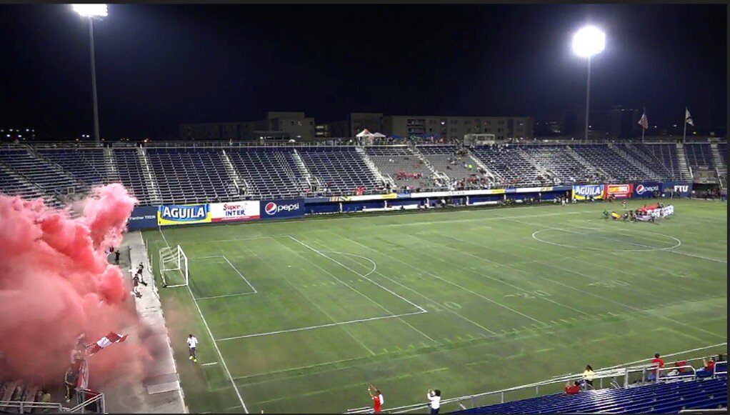 myckpulido's tweet photo. #AmericaLocalEnMiami la entrada de los equipos https://t.co/Cu1T3xnLRb