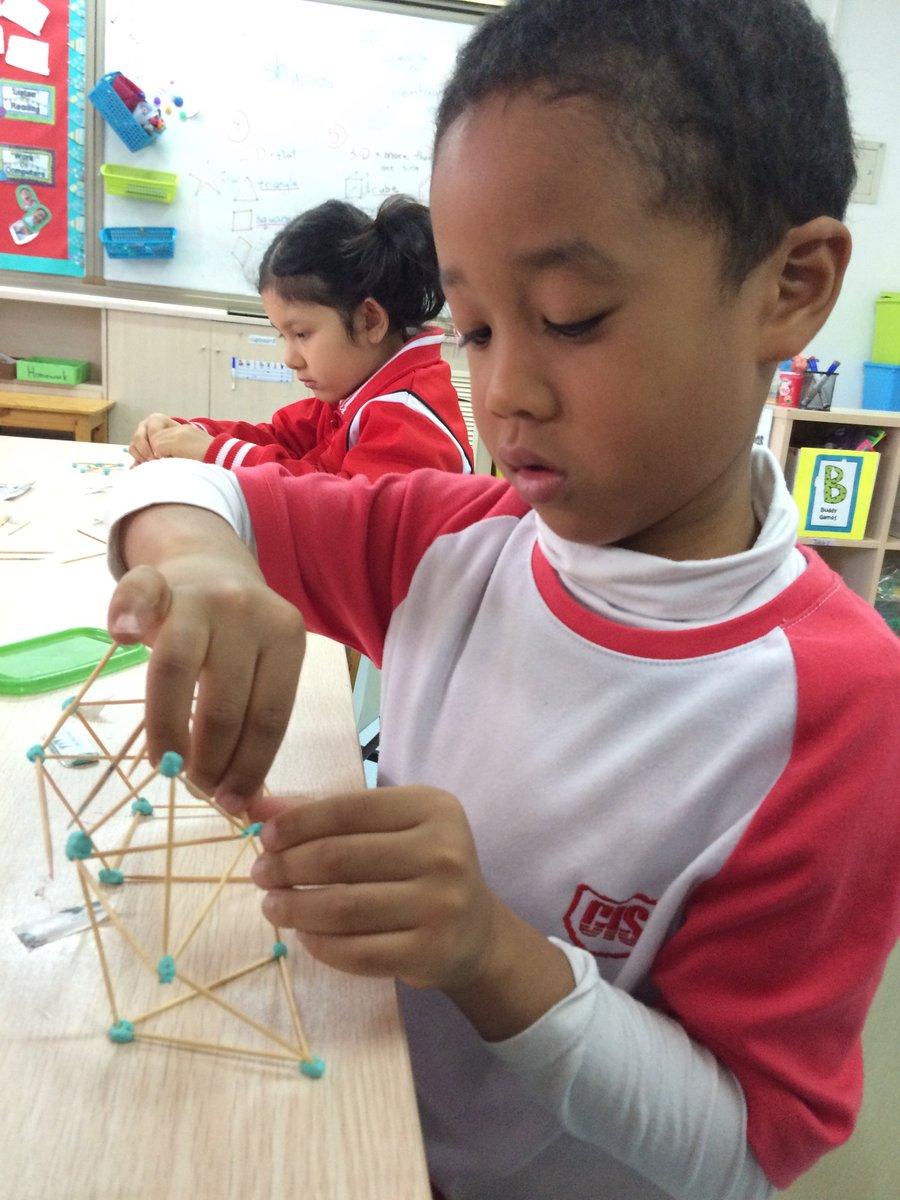 Grade1Beijing's tweet photo. I'm thinking of four 2-D shapes and five 3-D shapes.  What could they be? #mathinquiry #myCISB https://t.co/4fUKQafR7W