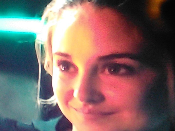 Watching divergent 💫