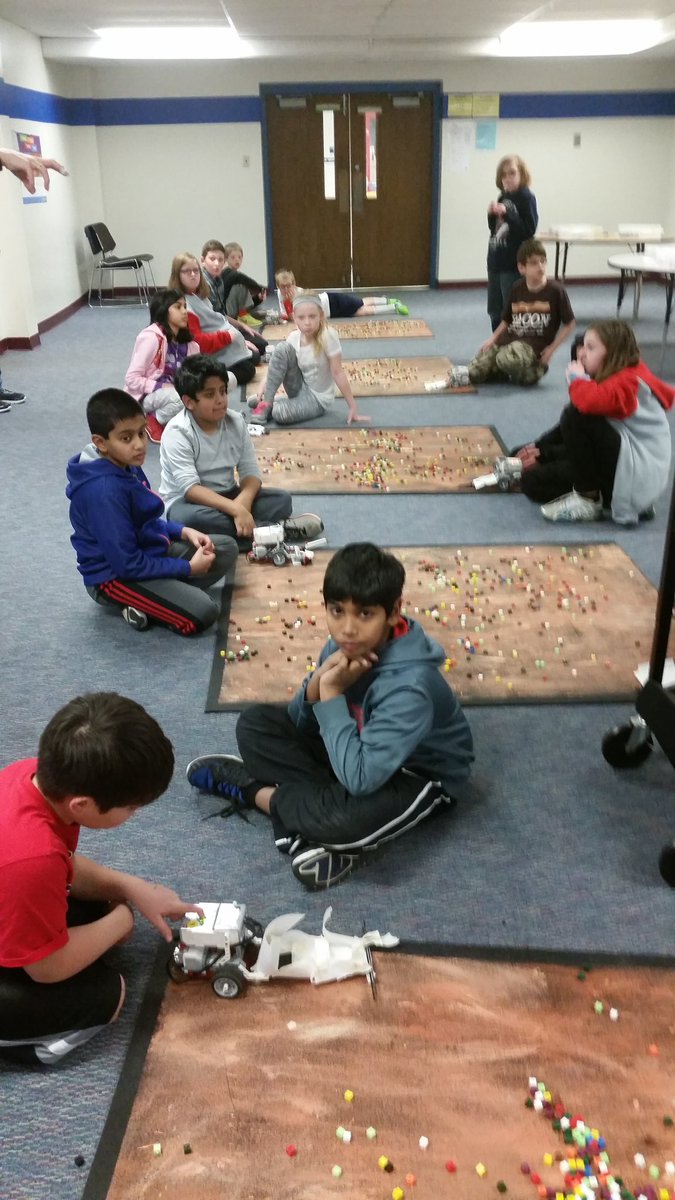 JauchsClass's tweet photo. Mars Rover Challenge on STEM Day! So much fun! #thisisballwin https://t.co/0IogyyC1Yv