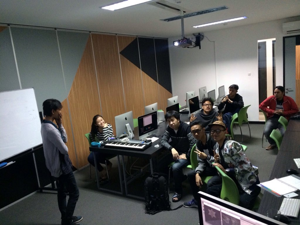 EMP "30 sec EP teaser presentation"

Special thanks to our guests of honour <a href="/jevinjulian/">jevin j</a> and <a href="/DTXdnb/">DTX DNB ENTERTAINMENT</a>